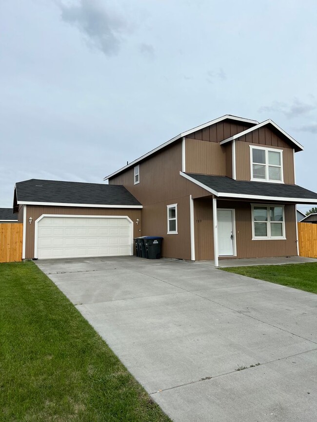 Building Photo - Home for Rent. PENDING DEPOSIT!!!