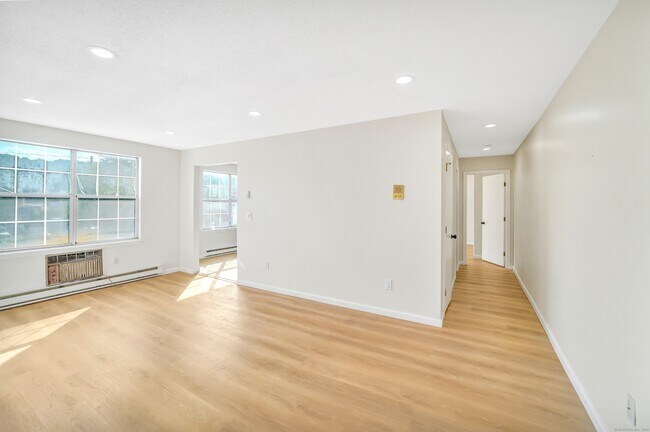 Building Photo - 1744 Thomaston Ave