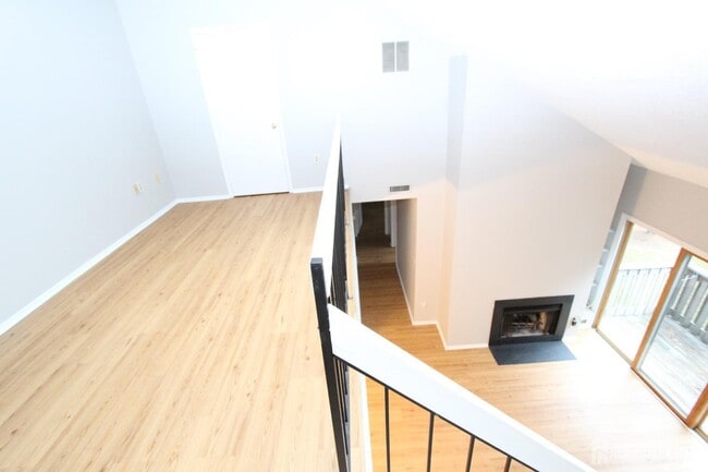 Building Photo - 1204 Aspen Dr