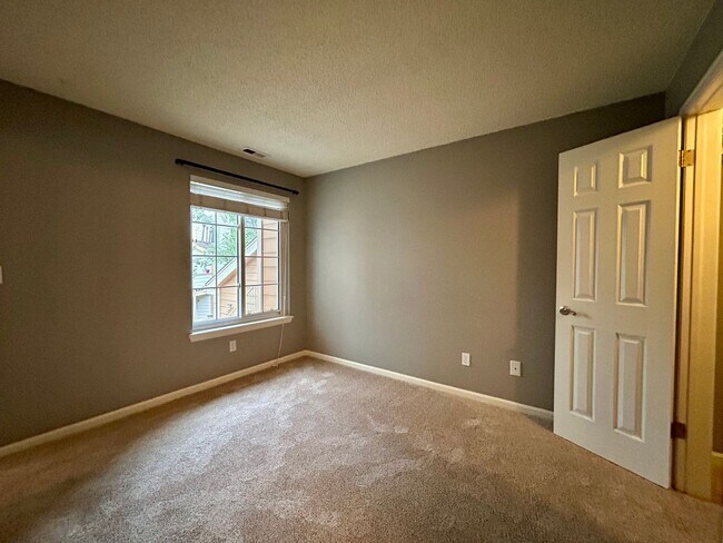 Building Photo - 6054 Gunbarrel Ave
