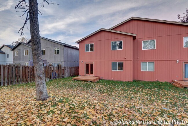 Building Photo - Midtown Spacious 3-Bedroom, 2-Bath Townhome