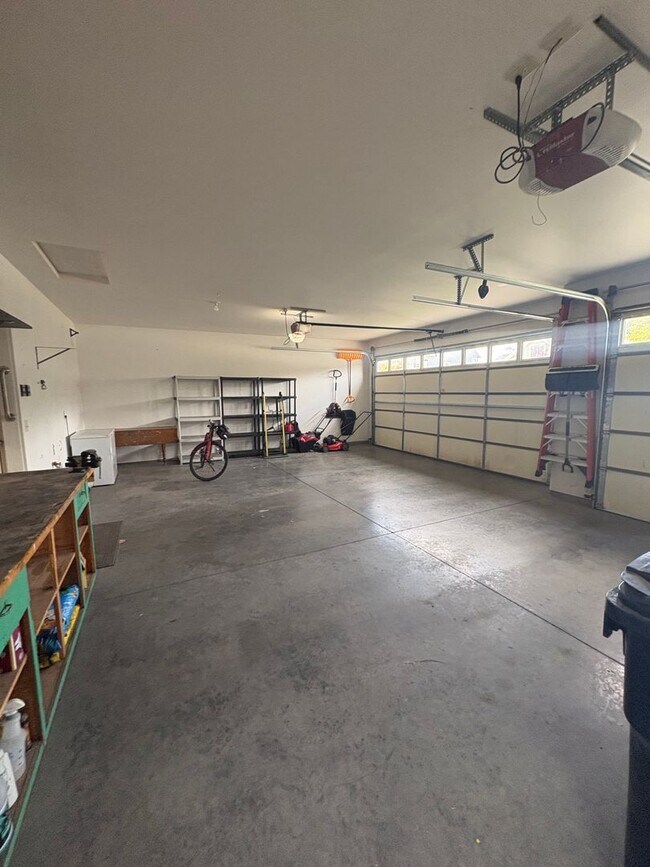 Building Photo - 3114 Madrona Ln