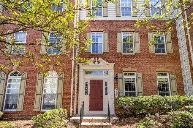 Primary Photo - Bright and Modern Home with Prime Commuter...