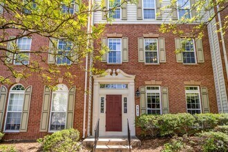 Building Photo - Bright and Modern Home with Prime Commuter...