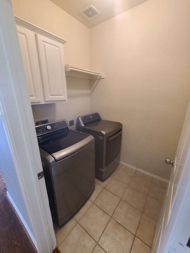 Building Photo - Rowlett Home in Great Location w/ Community Park, Pools, & Playground. Includes All Appliances!