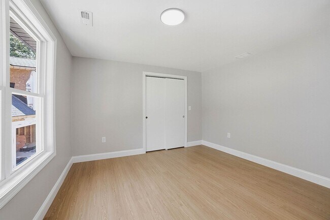 Building Photo - 44 Topsfield Cir
