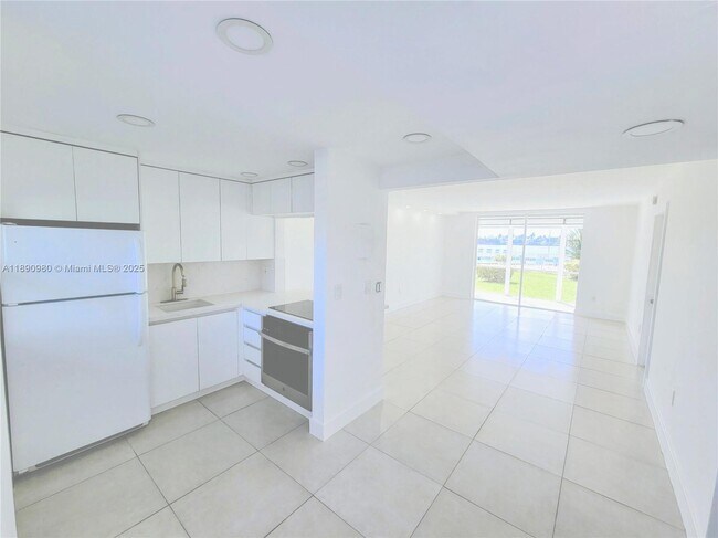 Building Photo - 3010 Marcos Dr