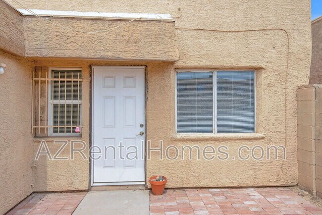 Building Photo - 4715 E Jones Ave