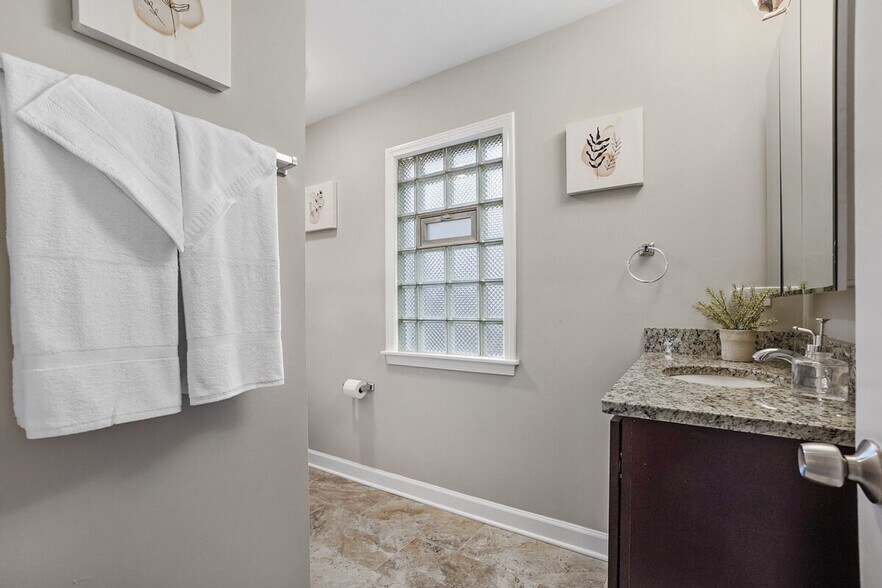 Building Photo - 18830 Hamlin Ave