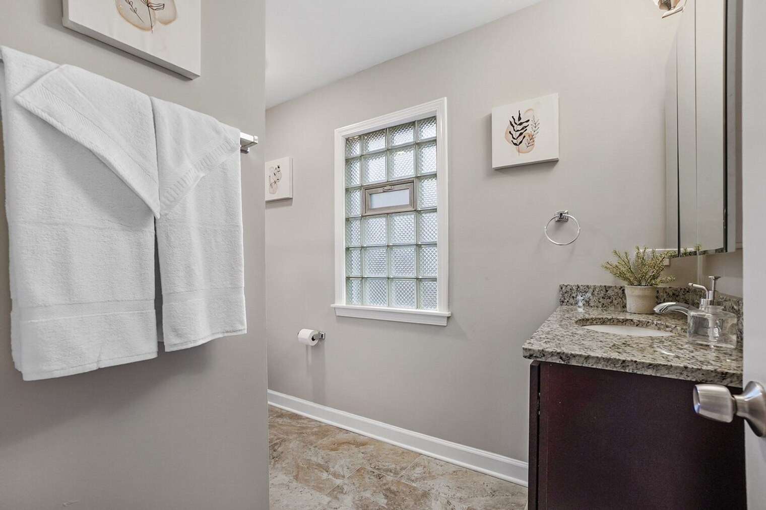 Building Photo - 18830 Hamlin Ave