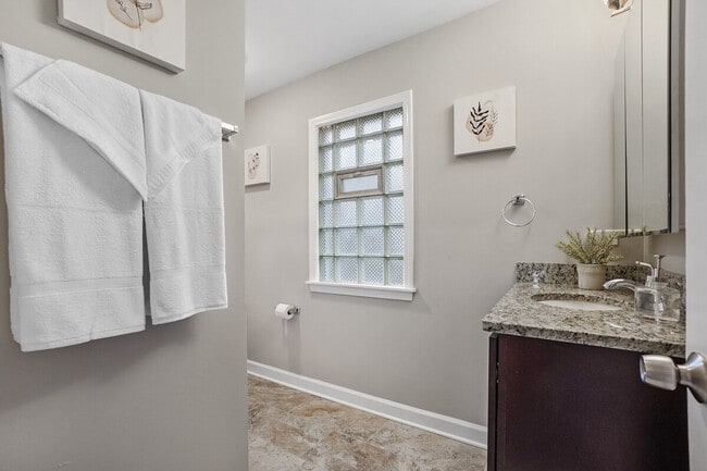 Building Photo - 3758 Cherry Hills Dr