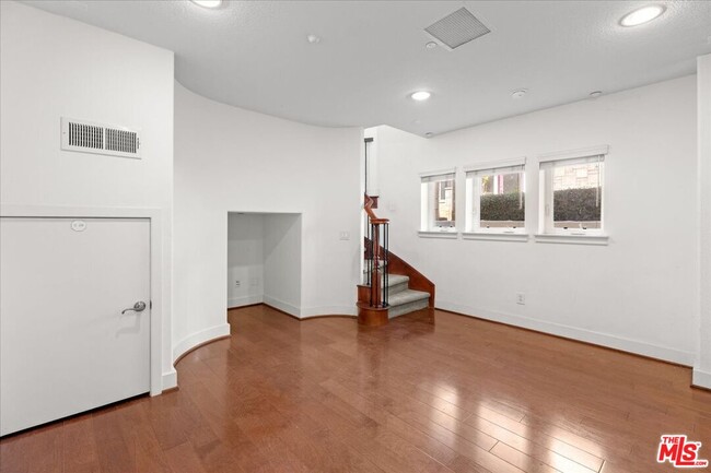 Building Photo - 6010 S Celedon Creek