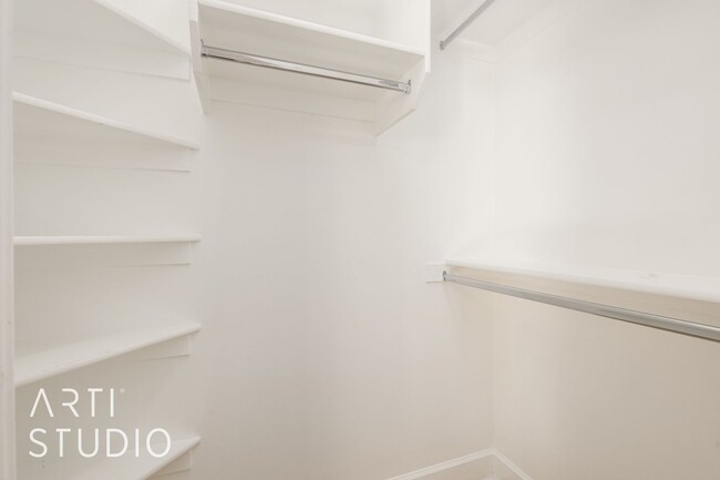 Building Photo - 4 Bedroom. 2/5 Bathroom Home in Meadow Val...