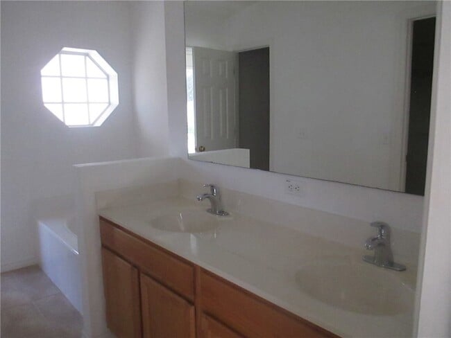 Building Photo - 136 Bellamy Trail