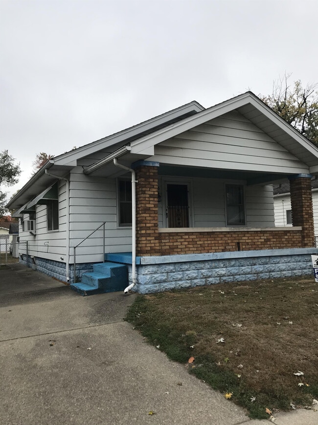 Building Photo - 1908 Hulman St