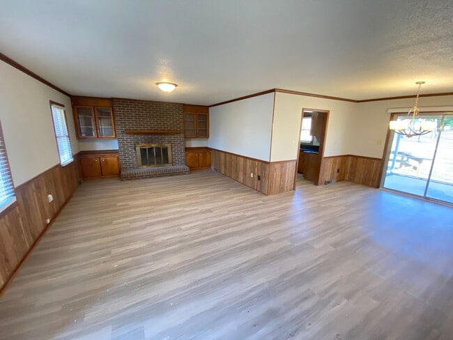 Building Photo - 3bed/2bath house on large lot with garage, Minutes from Hwy 73 and I-85, Close to Concord