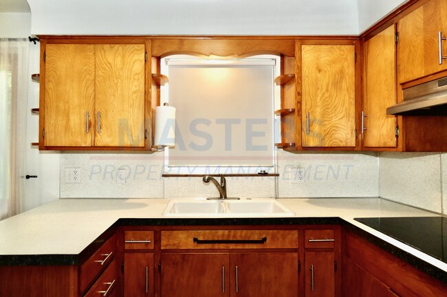 Building Photo - Spacious 3 Bedroom + Office Home in Maumee with New Appliances & Finished Basement