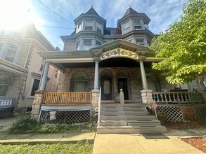 Building Photo - 406 Windsor St