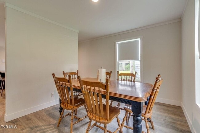 Building Photo - Very nice home located less than 5 minutes...