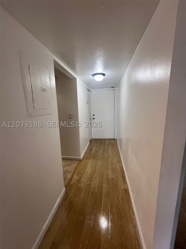 Building Photo - 10090 NW 80th Ct