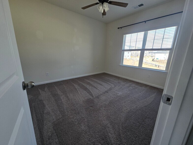 Building Photo - 253 Cramerton Mills Pkwy