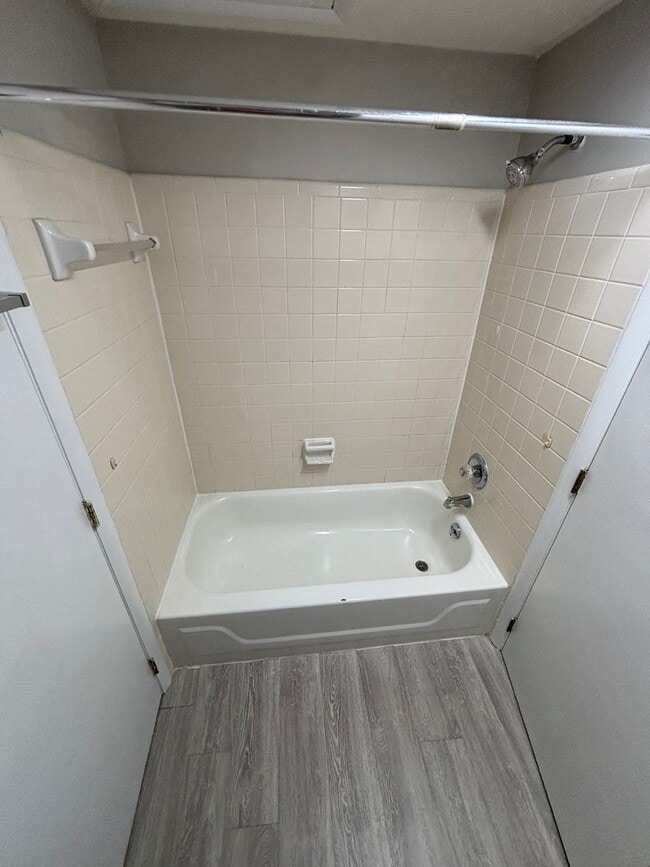 Building Photo - 2 Bedrooms / 1.5 Bathrooms ~ Crossroads Area ~