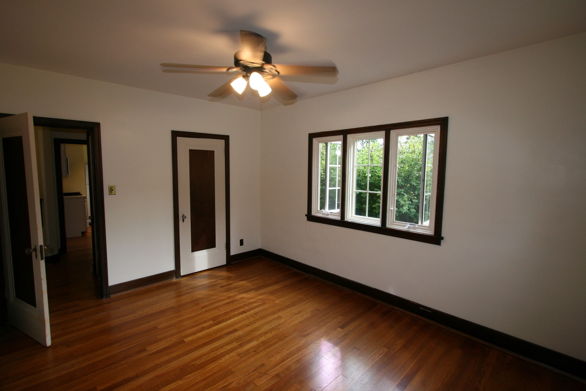 Left Bedroom Empty - 330 S Aiken Ave