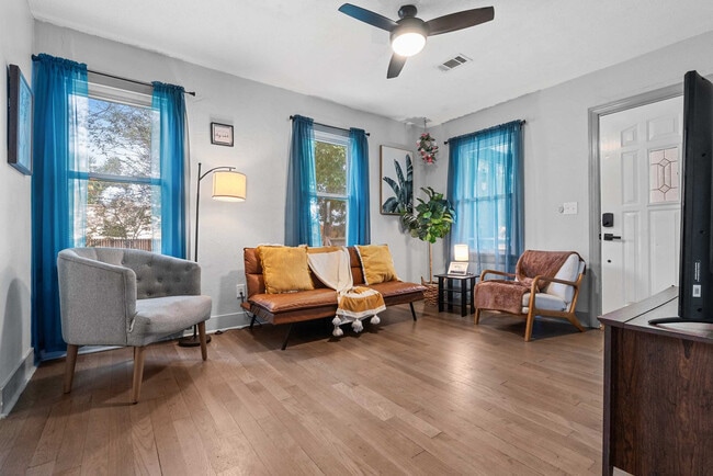 Building Photo - 2 Mead Dr