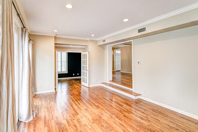 Building Photo - 8141 Oak Alley