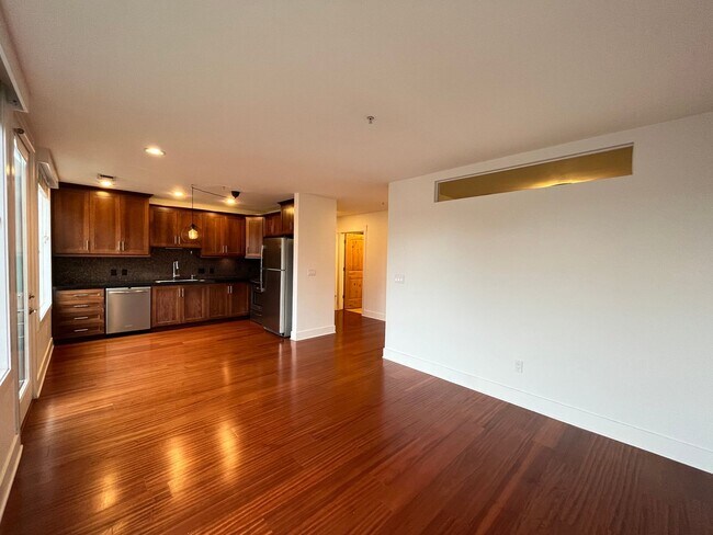 Building Photo - 2 Bed + 2 Bath Condo in the Belmont District Portland ~ Secured Garage Parking, Washer & Dryer in...