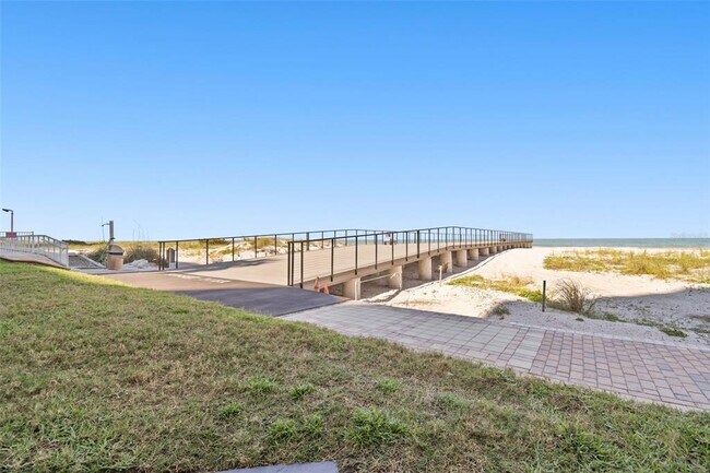 Building Photo - 880 Mandalay Ave