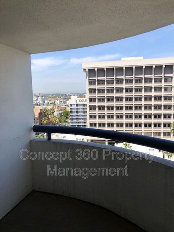 Building Photo - 525 E SEASIDE Way