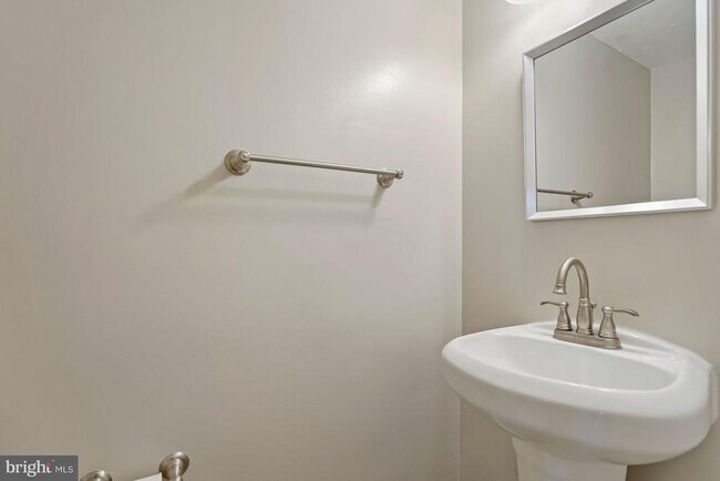 Building Photo - 7930 Bubbling Brook Cir