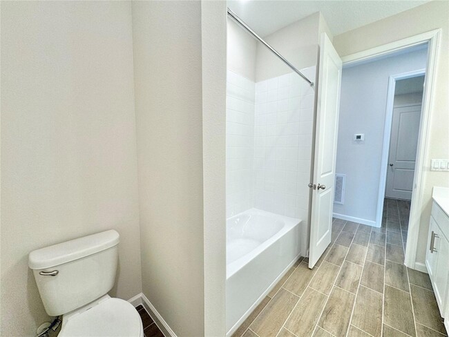 Building Photo - 824 Griffon Ave