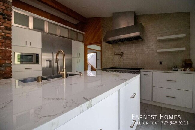 Building Photo - 11619 Lerdo Ave