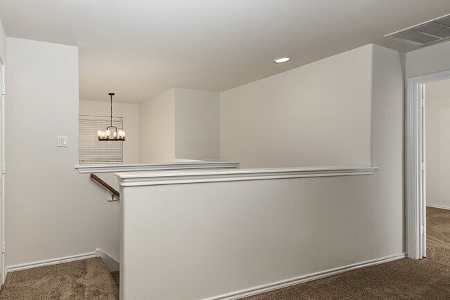 Building Photo - 102 Blue Creek Pl