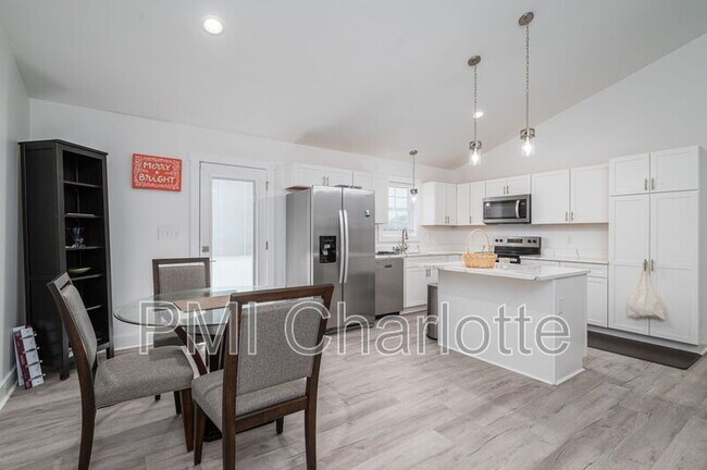 Building Photo - 2128 Chatfield Rd