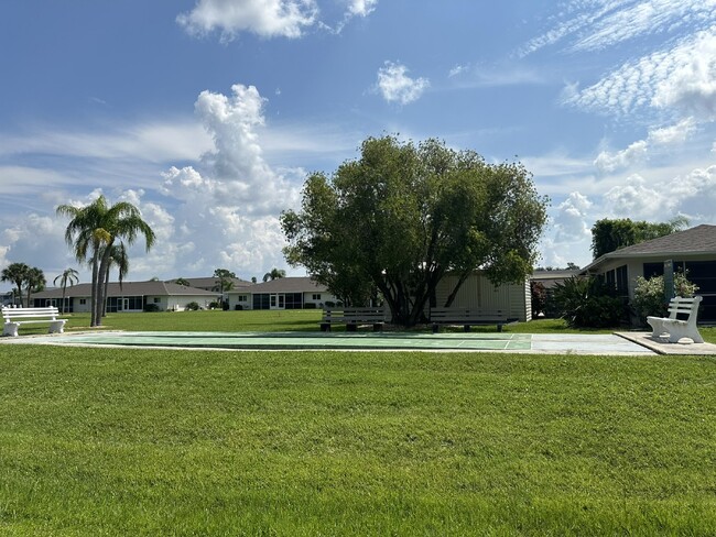 Building Photo - Winter Getaway at Heron Pointe Condominiums