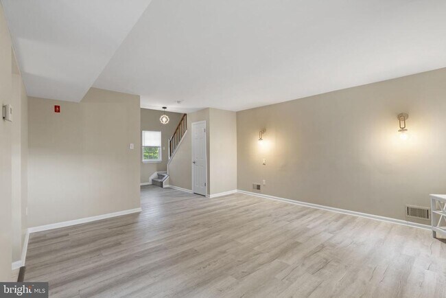 Building Photo - 424 Revere Dr