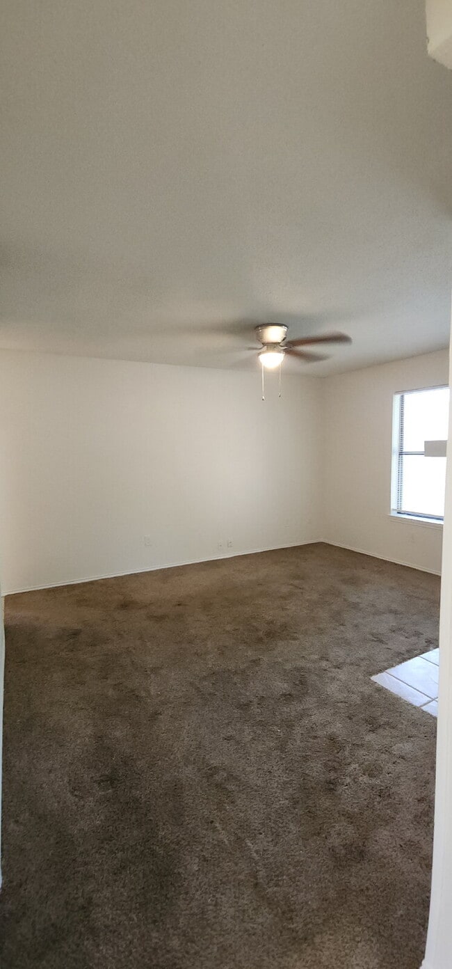 Building Photo - Now Leasing Charming 2 bedroom Townhome with garage & fenced backyard.  – 9110 White Settlement R...