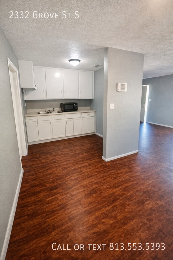 Building Photo - 2332 Grove St S