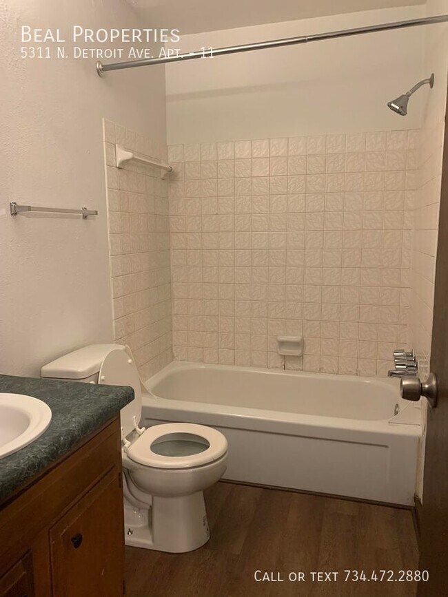 Building Photo - 5311 N Detroit Ave