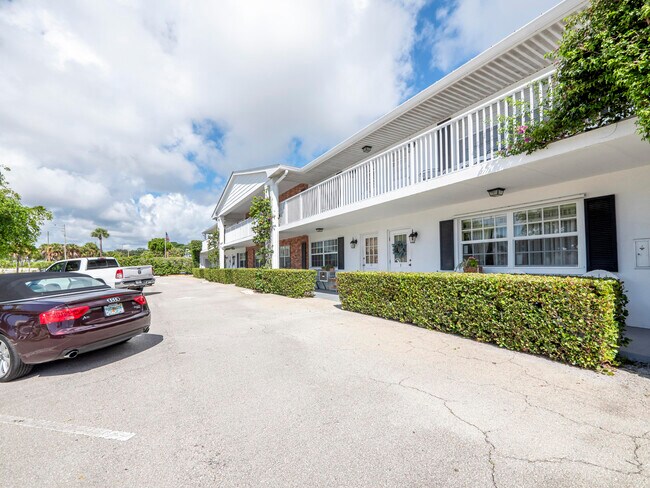 Building Photo - 143 Yacht Club Dr