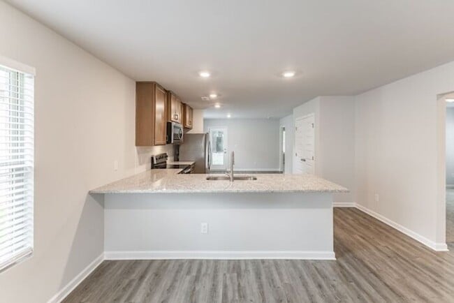 Building Photo - Beautiful home available for rent