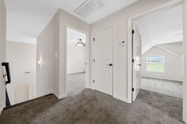 Building Photo - 4 Bedroom Pet Friendly Home For Rent!
