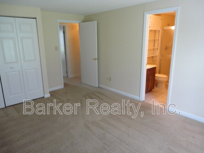 Building Photo - 1621 River Knoll Dr