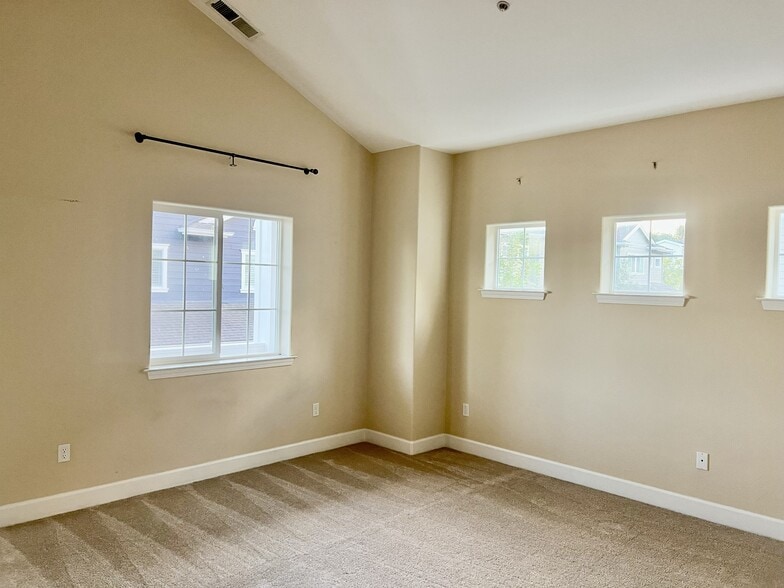 Building Photo - 853 Palou St