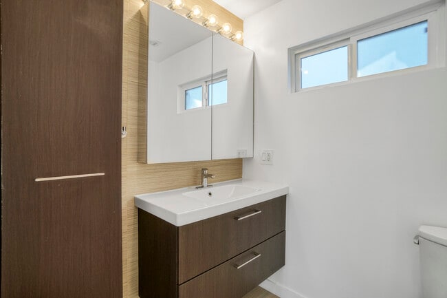 Building Photo - 38 Sunset Ave