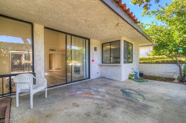 Building Photo - 2574 Pera Cir