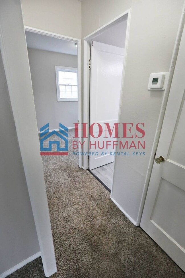 Building Photo - Two Bedroom House